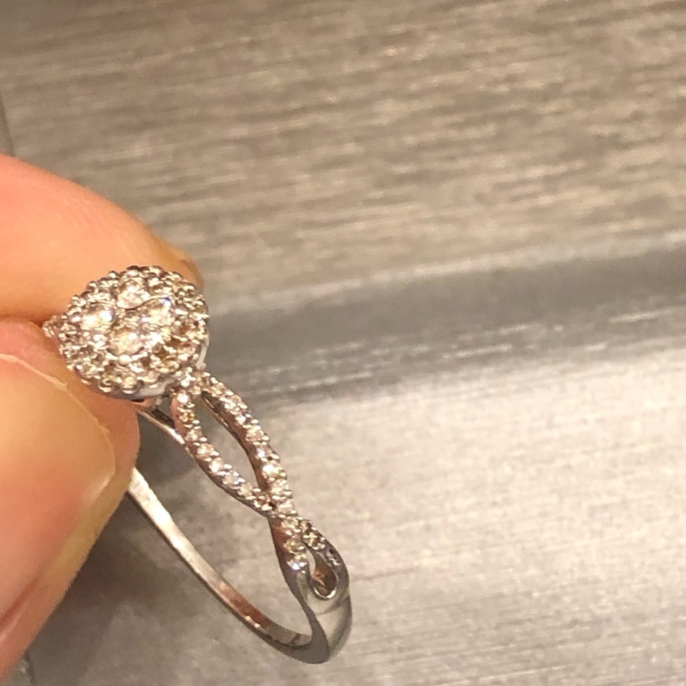 Zales Diamond Gold Ring - Picture 3 of 8